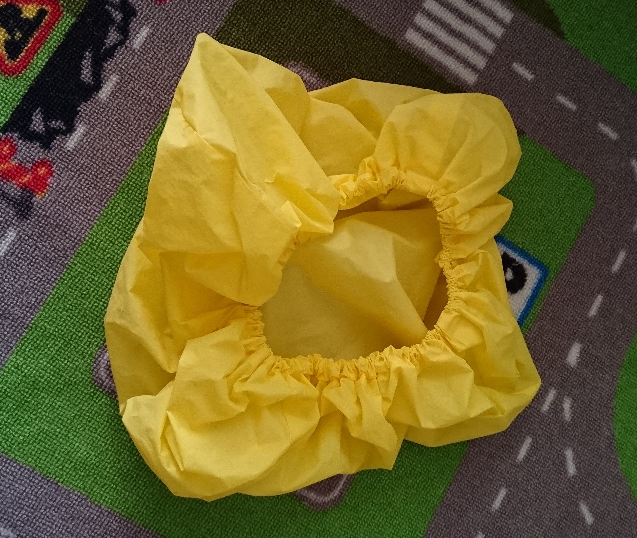 黄色の雨の日用のカバー。かぶせるだけで簡単です
